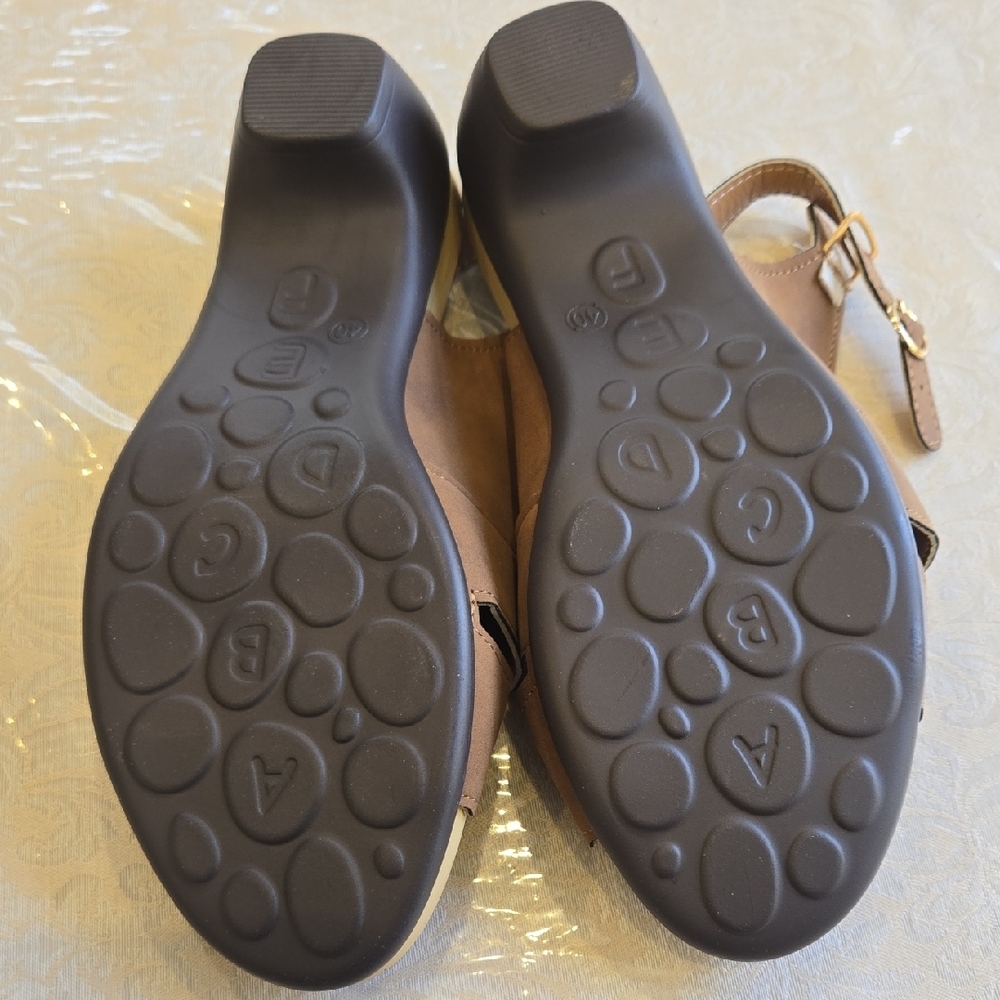 Comfortable Tan Slingback Sandals - Picture 5 of 5